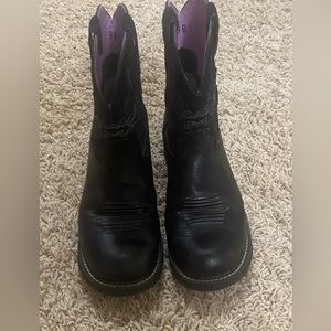 EUC womens ariat boots, black and lavendar size 9